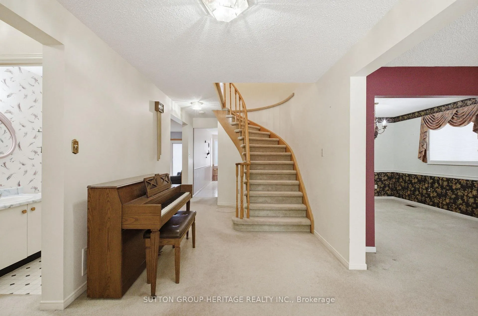Photo 4 of 19 Sawyer Crescent, Markham, Markham Village — HOMEH