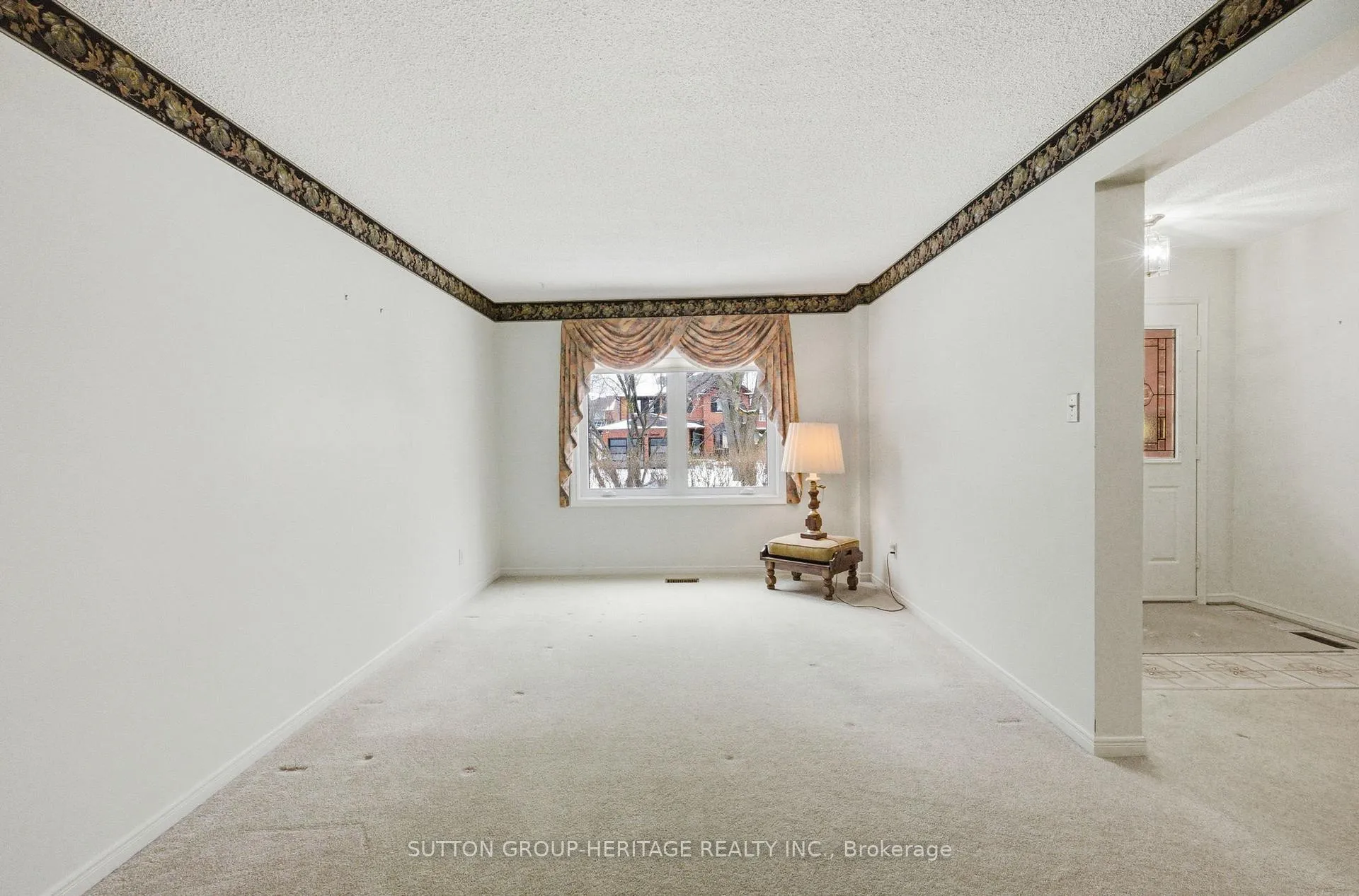 Photo 6 of 19 Sawyer Crescent, Markham, Markham Village — HOMEH