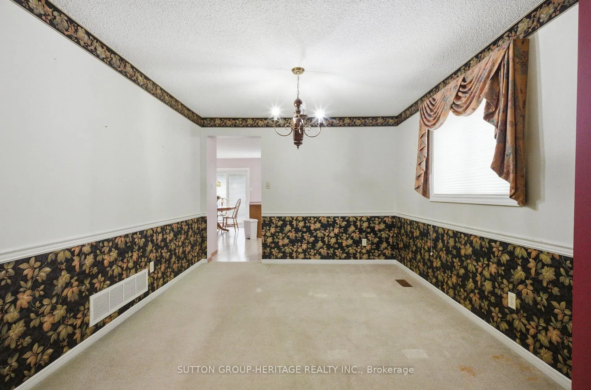 Photo 8 of 19 Sawyer Crescent, Markham, Markham Village — HOMEH