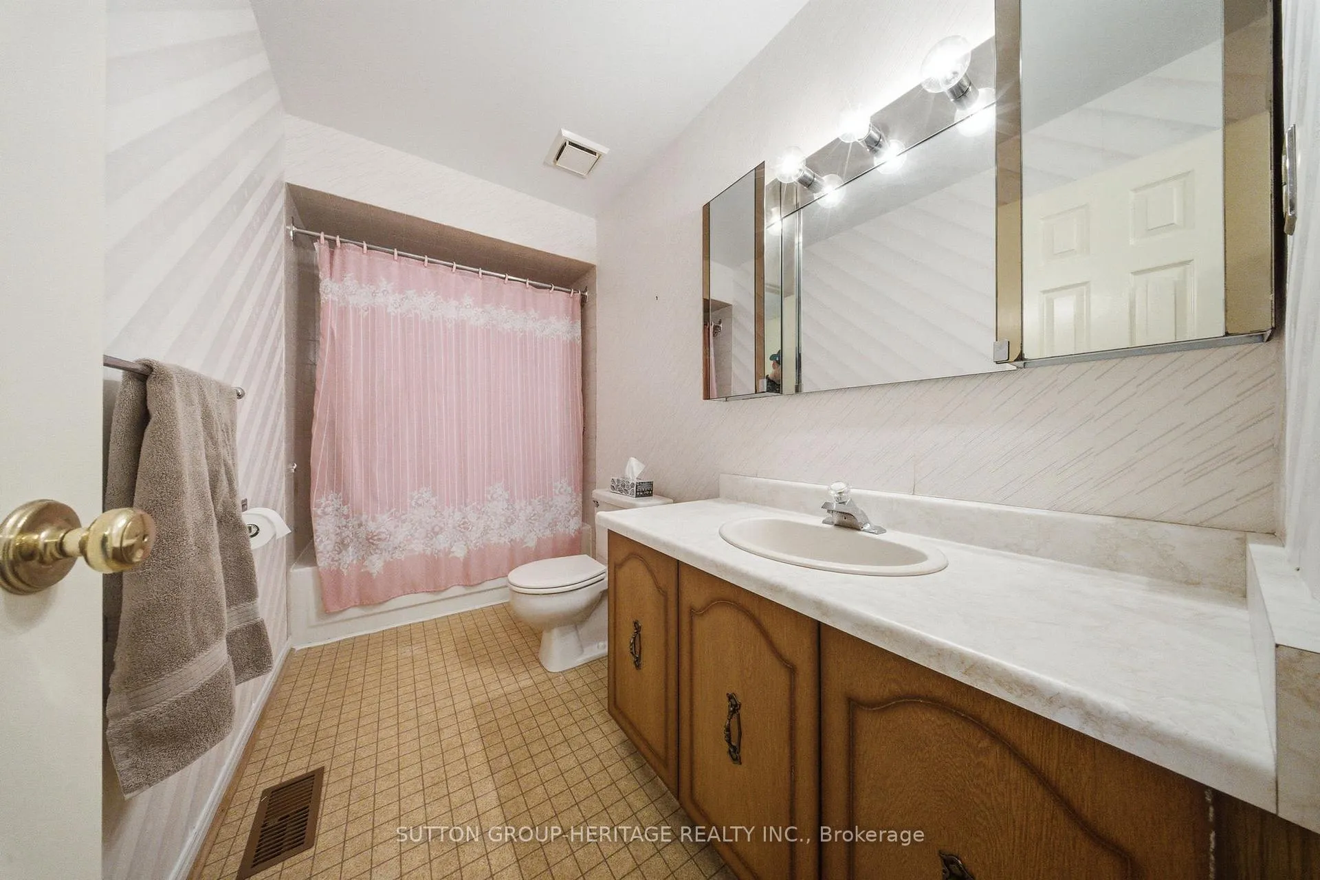 Photo 35 of 19 Sawyer Crescent, Markham, Markham Village — HOMEH