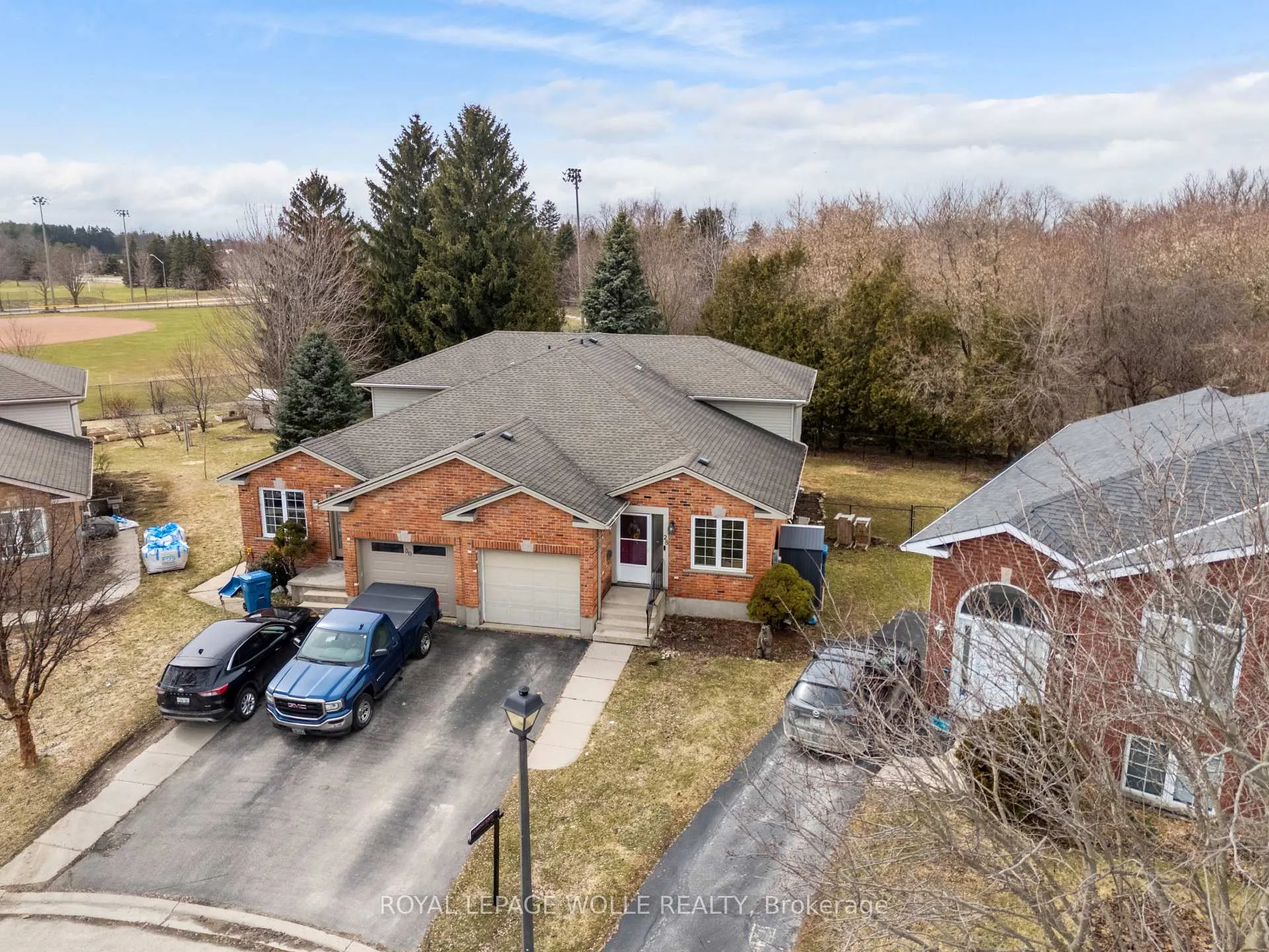 Photo 2 of 28 Gemmell Court, Stratford — HOMEH