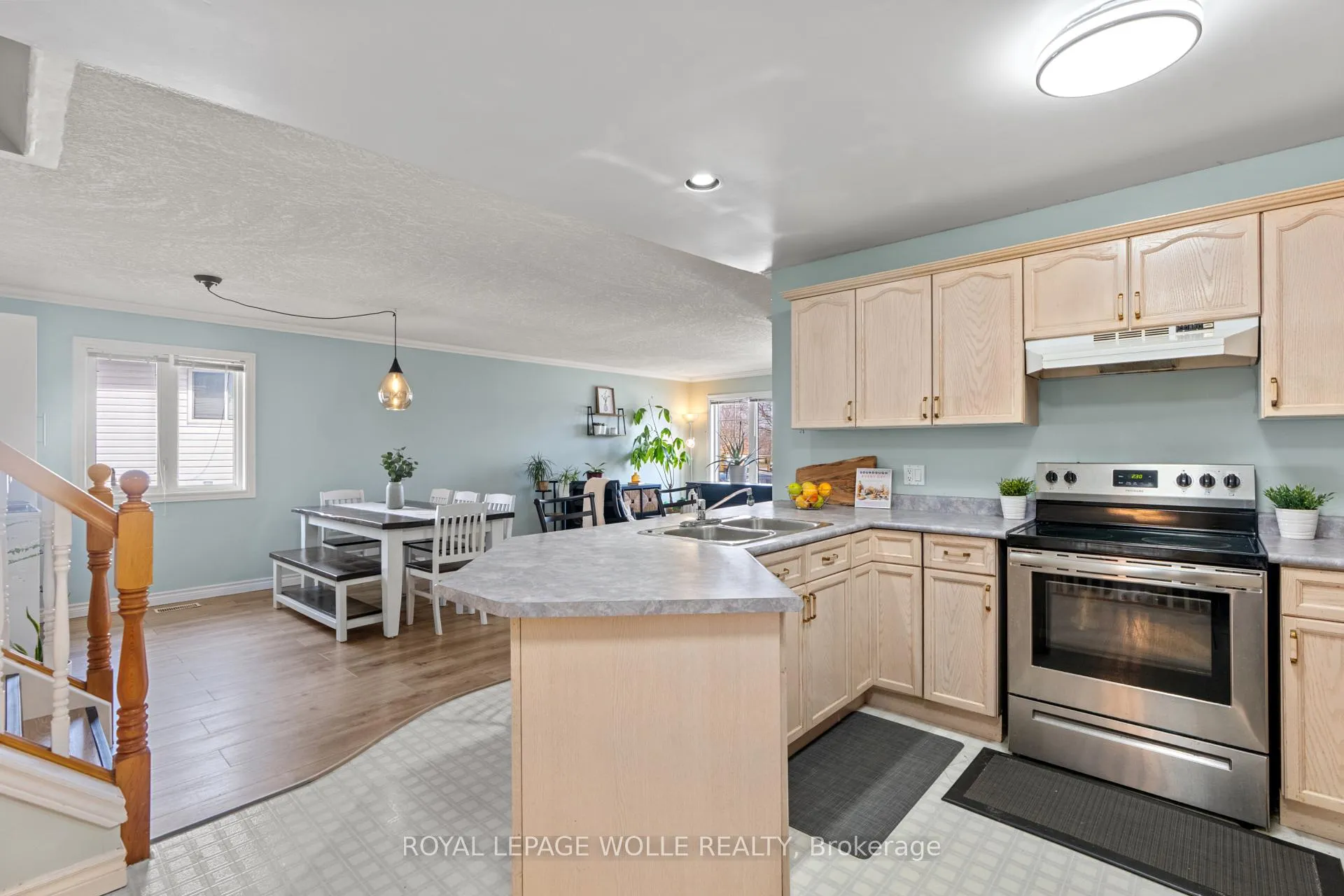 Photo 17 of 28 Gemmell Court, Stratford — HOMEH