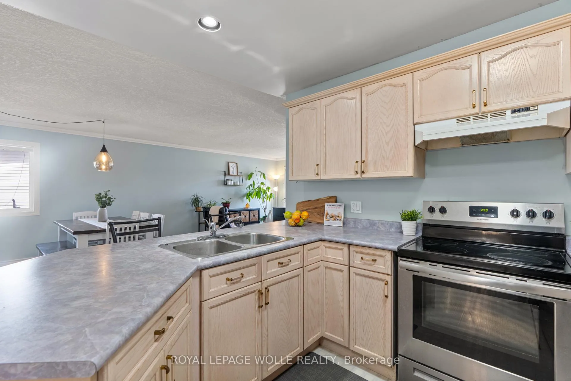 Photo 18 of 28 Gemmell Court, Stratford — HOMEH
