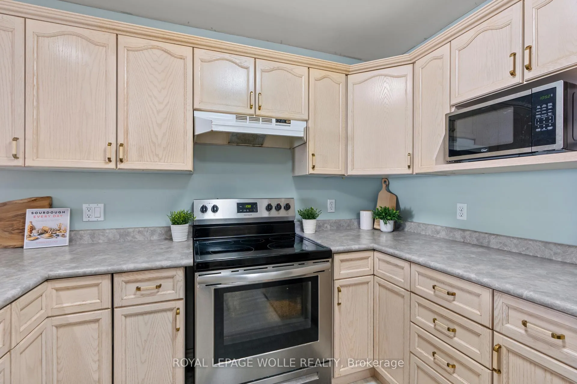 Photo 19 of 28 Gemmell Court, Stratford — HOMEH