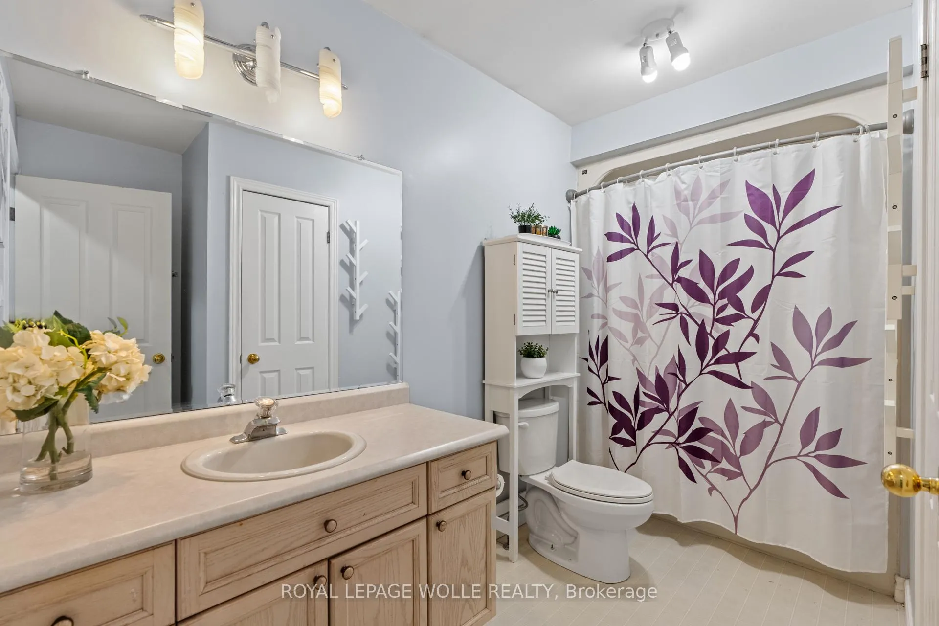 Photo 21 of 28 Gemmell Court, Stratford — HOMEH