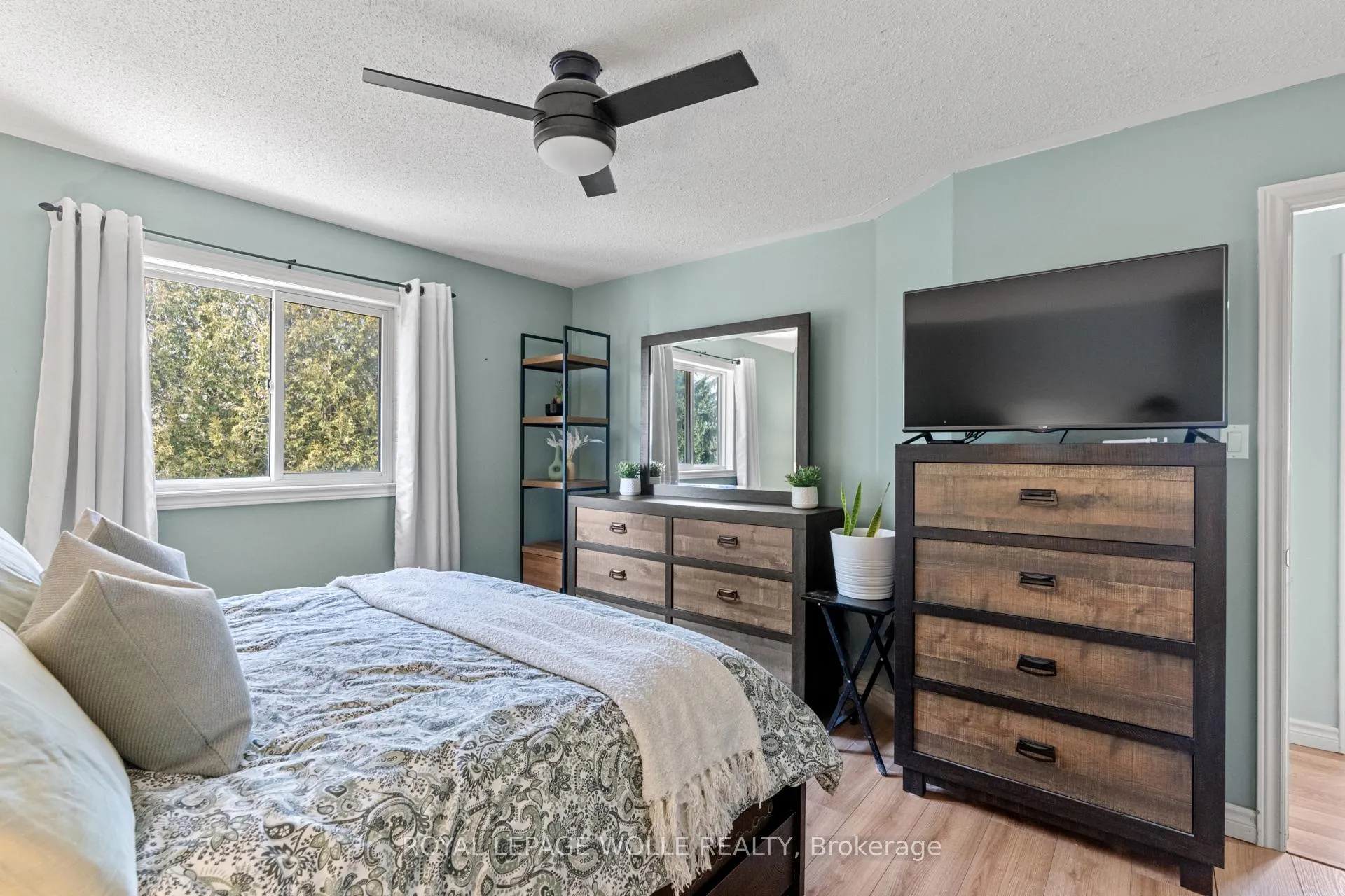 Photo 25 of 28 Gemmell Court, Stratford — HOMEH