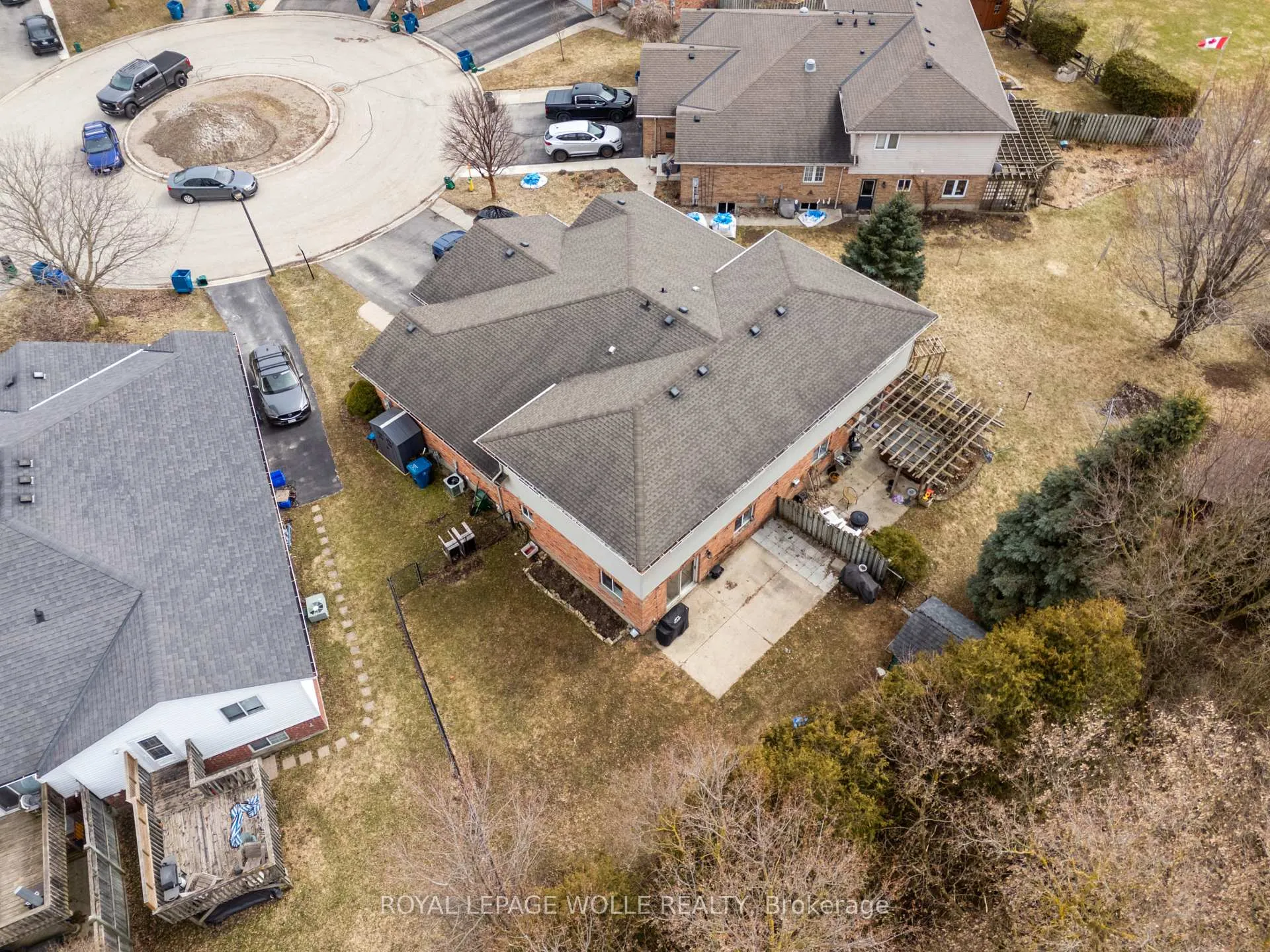 Photo 48 of 28 Gemmell Court, Stratford — HOMEH