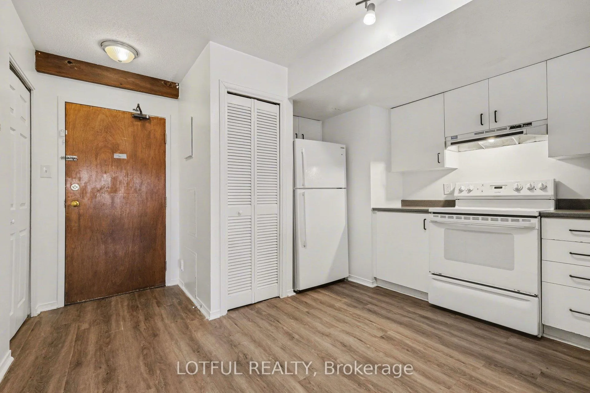 Photo 4 of Unit 9, 237 Loretta Avenue S, Ottawa, West Centre Town — HOMEH