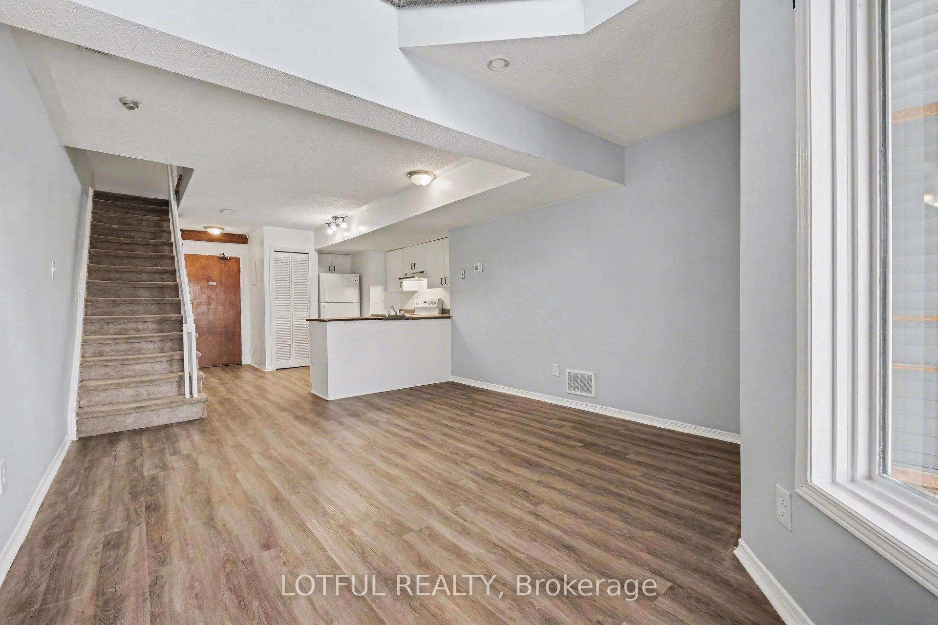 Photo 6 of Unit 9, 237 Loretta Avenue S, Ottawa, West Centre Town — HOMEH