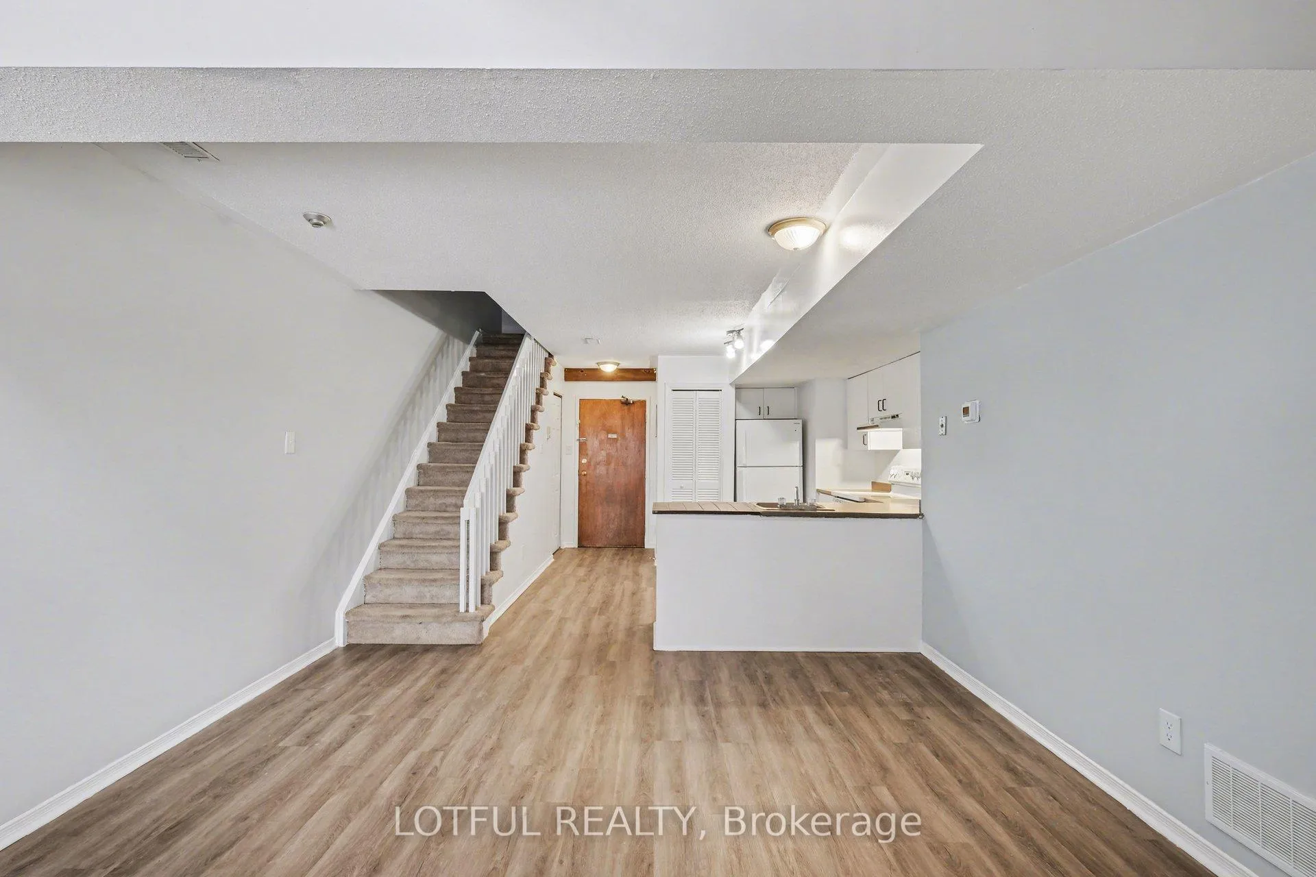 Photo 7 of Unit 9, 237 Loretta Avenue S, Ottawa, West Centre Town — HOMEH