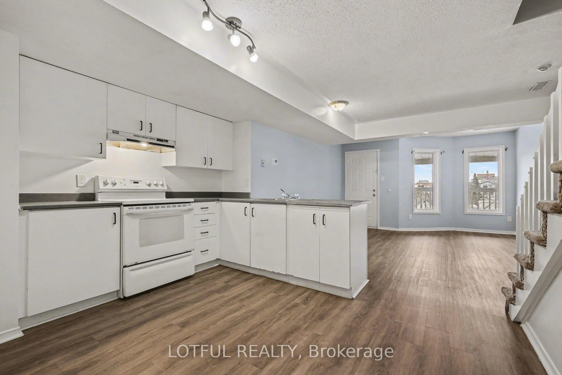 Photo 12 of Unit 9, 237 Loretta Avenue S, Ottawa, West Centre Town — HOMEH