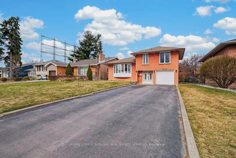 Photo 2 of 1525 Holburne Road, Mississauga, Lakeview — HOMEH
