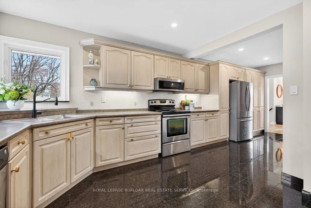 Photo 19 of 1525 Holburne Road, Mississauga, Lakeview — HOMEH
