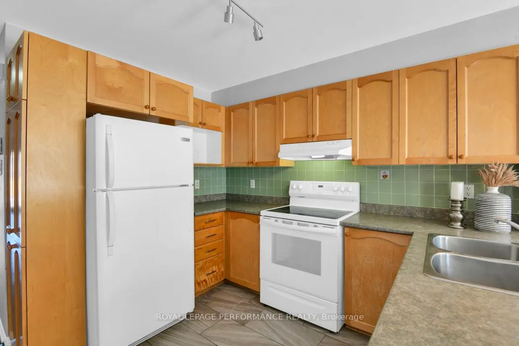 Photo 11 of 870 Longfields Drive, Ottawa, Barrhaven - Longfields — HOMEH