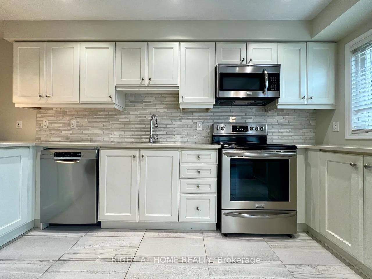 Photo 10 of 351 Timberland Gate, Oakville, Glenorchy — HOMEH