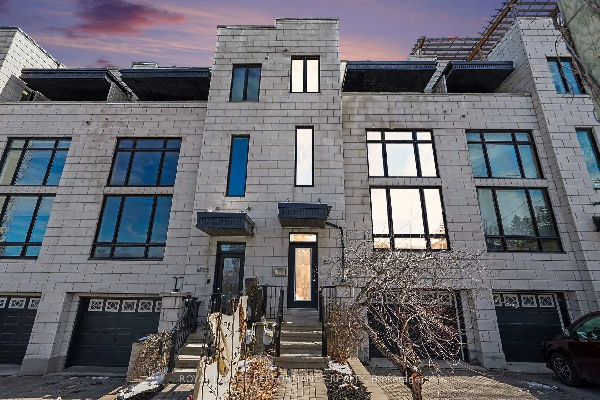 Front of 805 Kingsmere Avenue