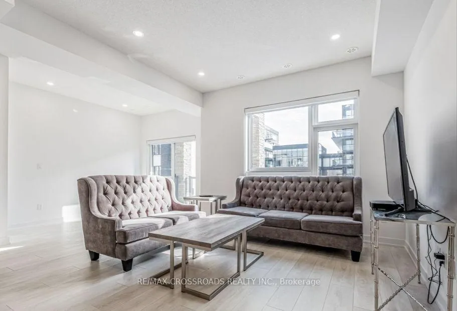 Photo 6 of Unit 51, 1121 Cooke Boulevard, Burlington, LaSalle — HOMEH