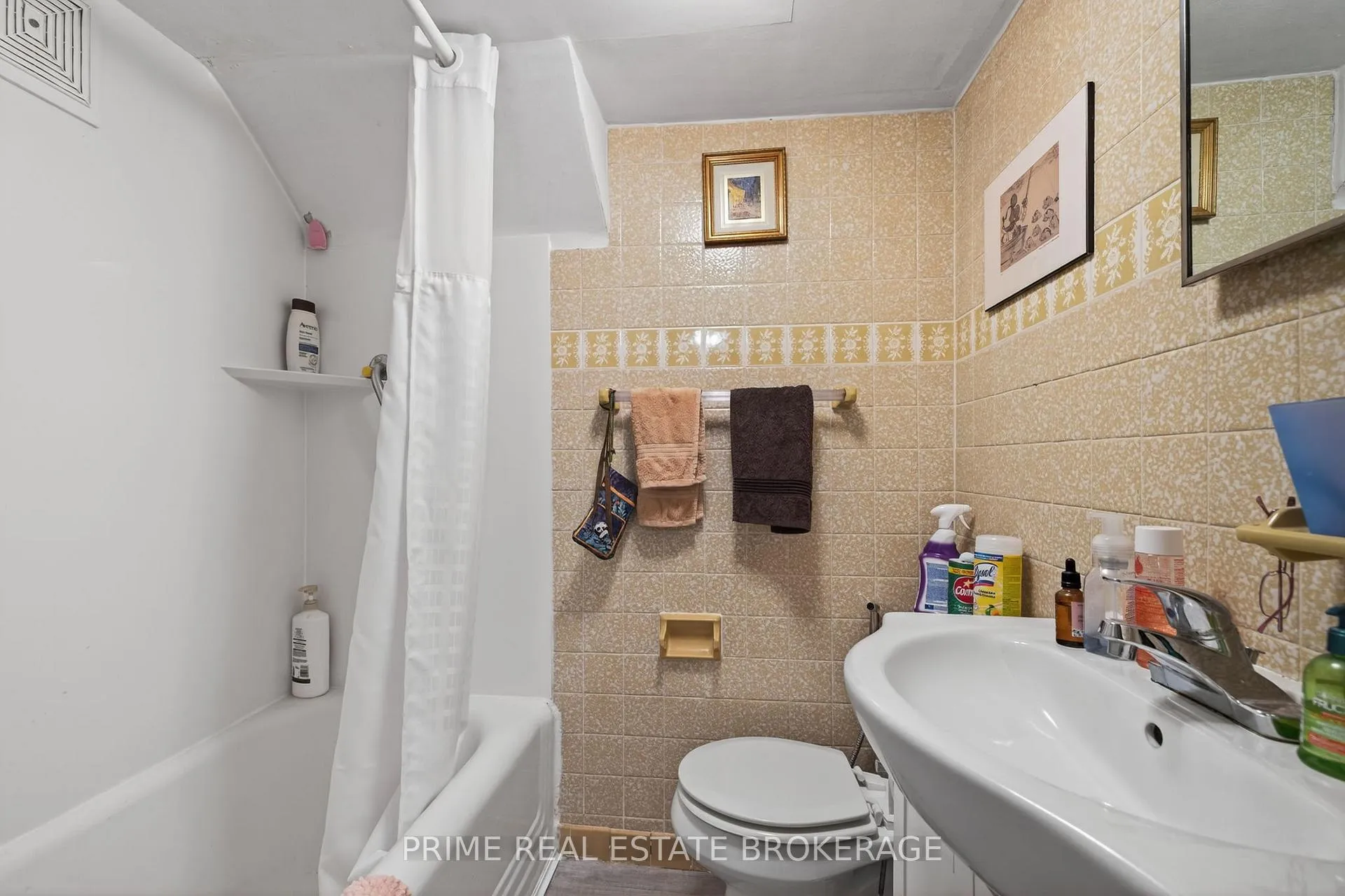 Photo 10 of 38 Hincks Street, St. Thomas — HOMEH