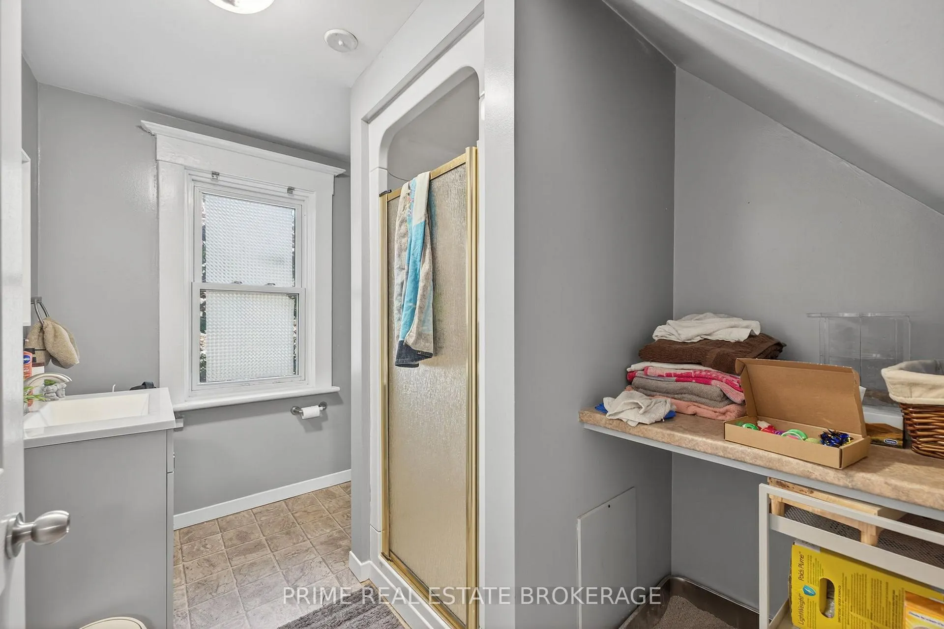 Photo 13 of 38 Hincks Street, St. Thomas — HOMEH