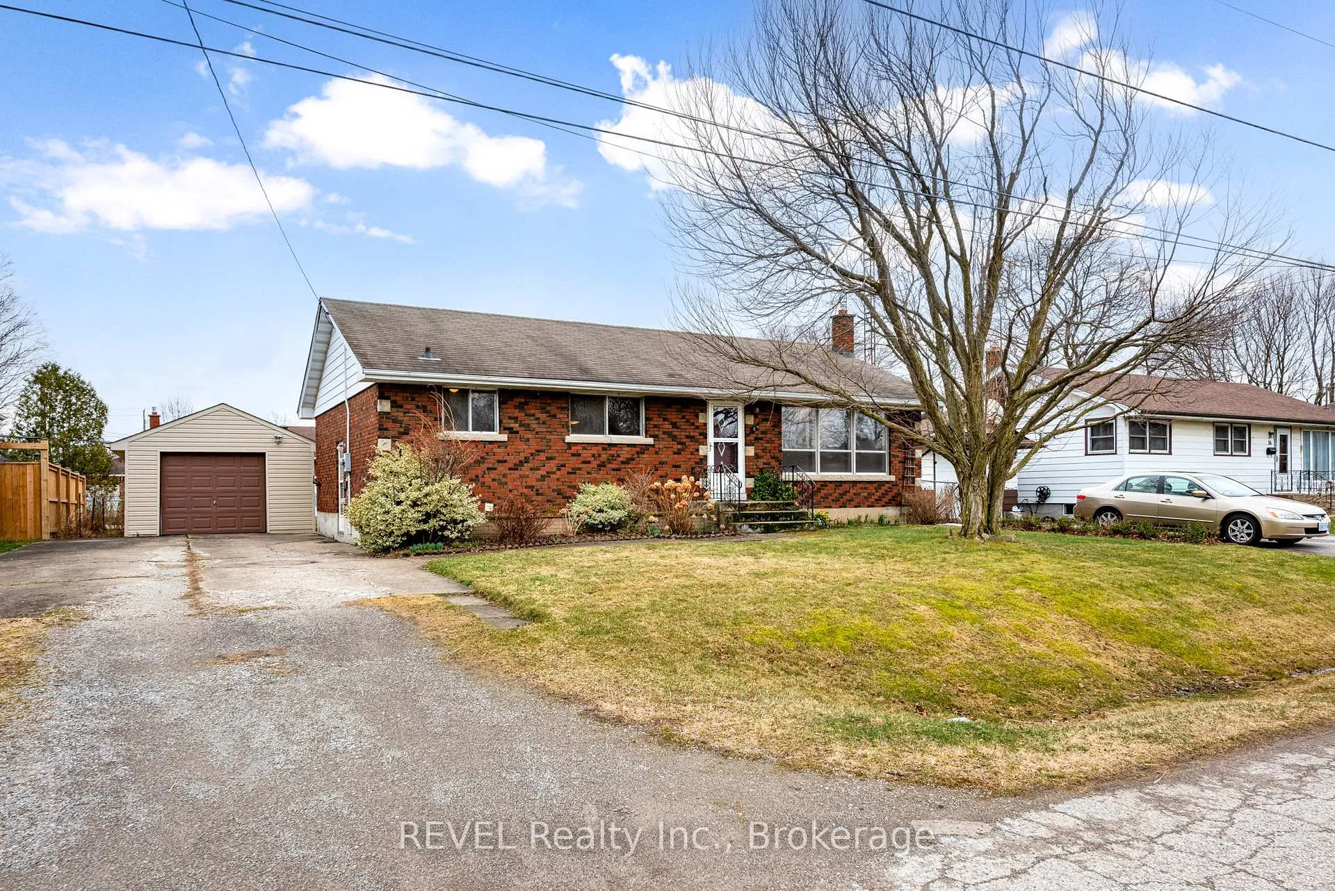Photo 2 of 26 Mckenzie Street, St. Catharines, Bunting/Linwell — HOMEH