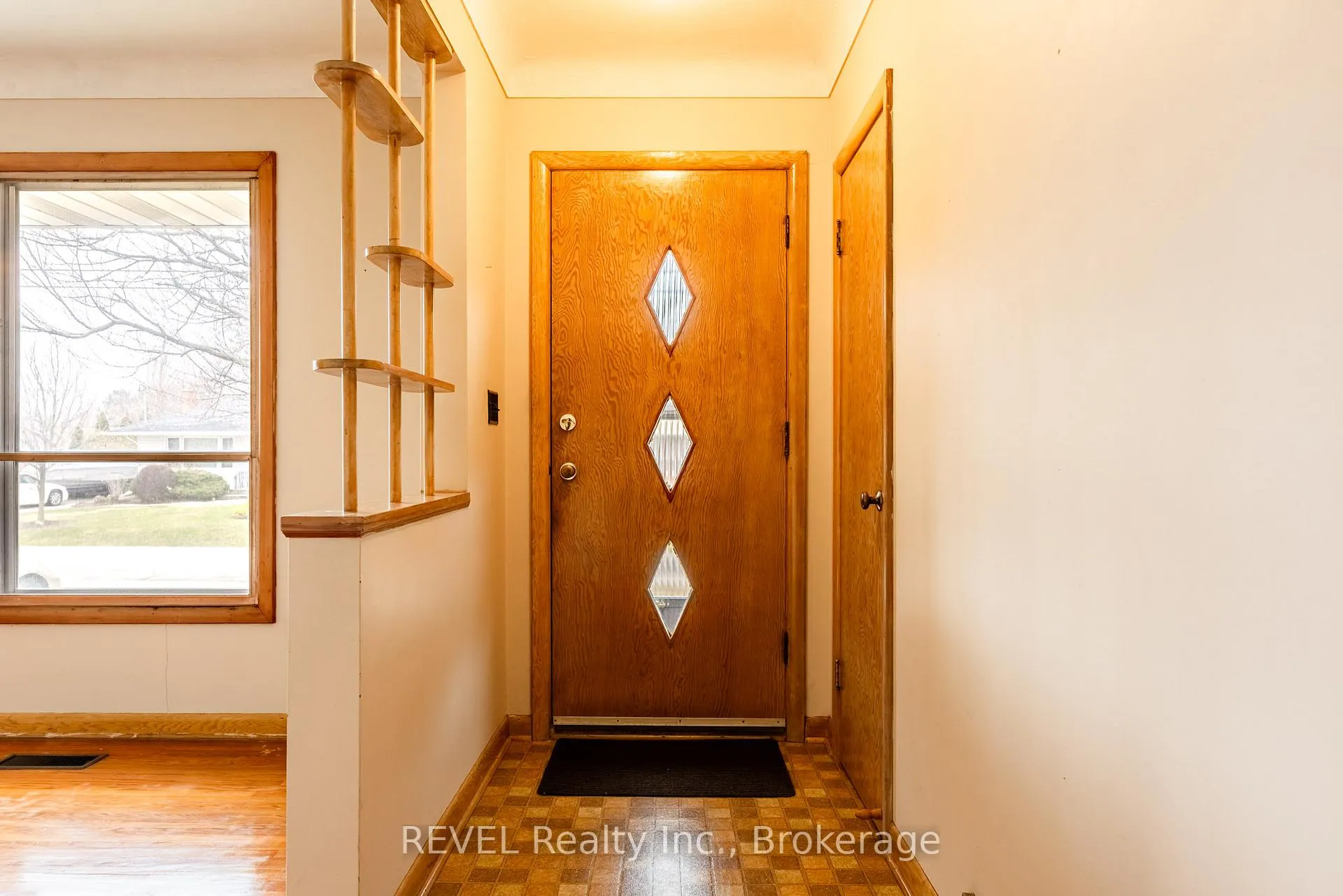 Photo 4 of 26 Mckenzie Street, St. Catharines, Bunting/Linwell — HOMEH