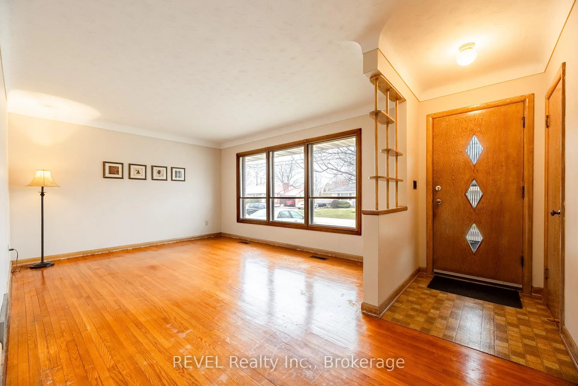 Photo 8 of 26 Mckenzie Street, St. Catharines, Bunting/Linwell — HOMEH