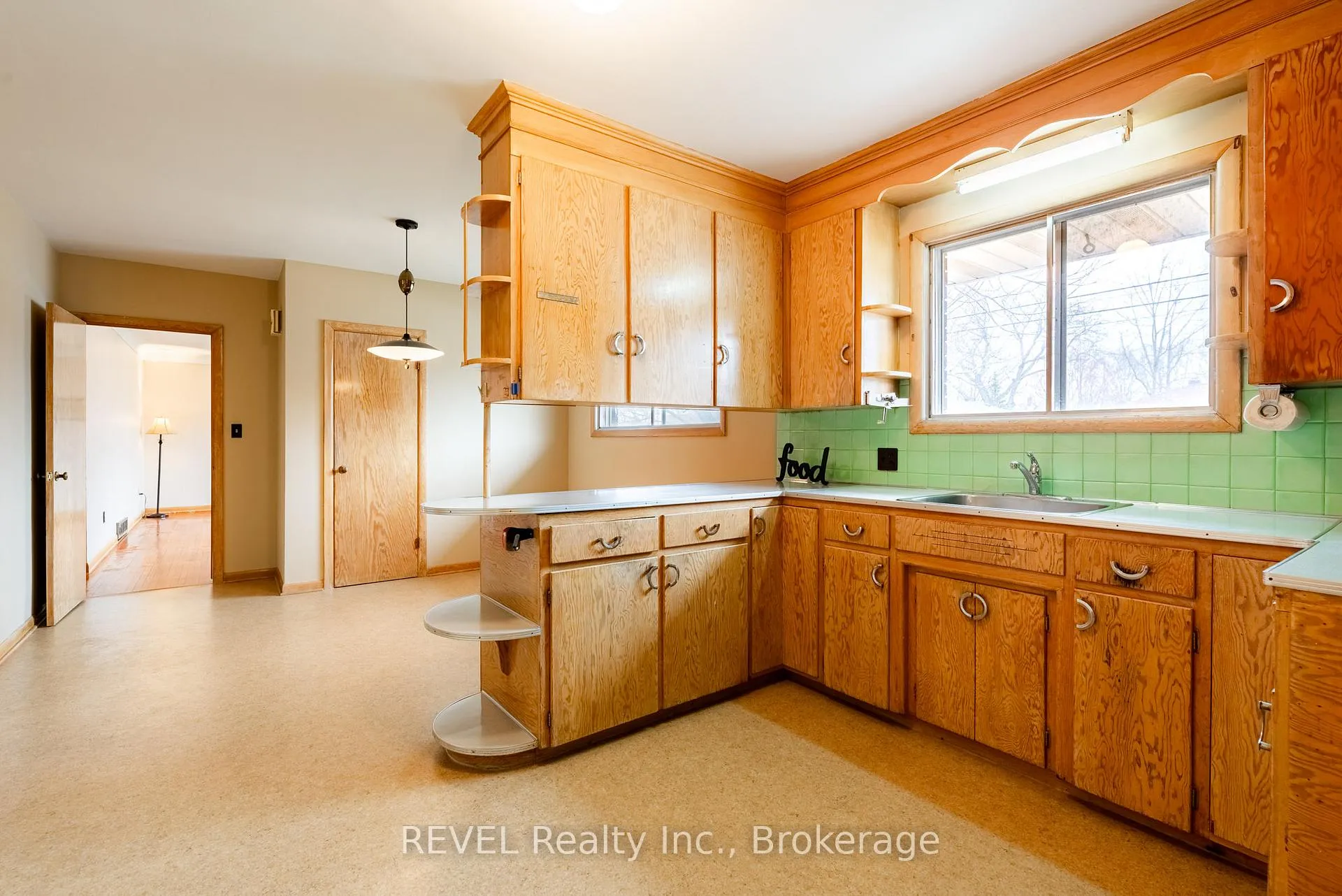 Photo 9 of 26 Mckenzie Street, St. Catharines, Bunting/Linwell — HOMEH