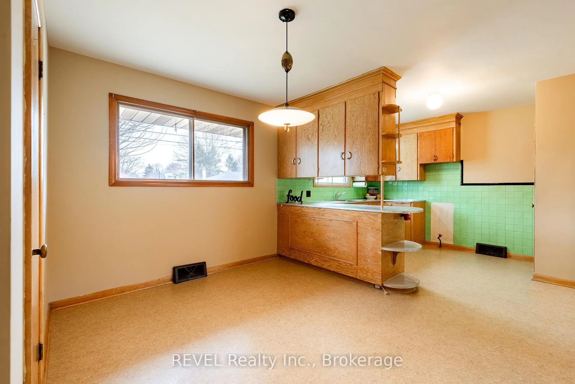 Photo 10 of 26 Mckenzie Street, St. Catharines, Bunting/Linwell — HOMEH