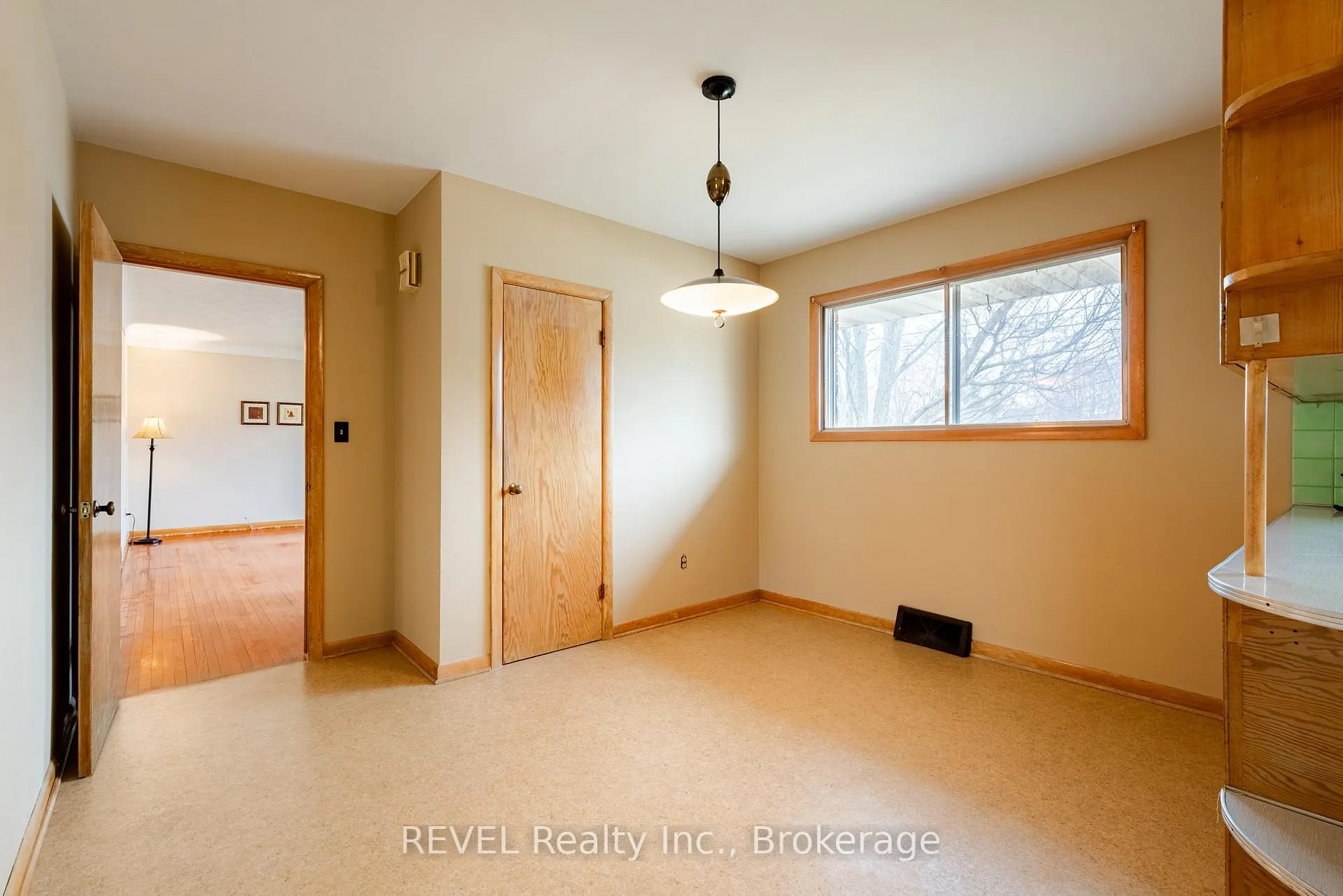 Photo 12 of 26 Mckenzie Street, St. Catharines, Bunting/Linwell — HOMEH