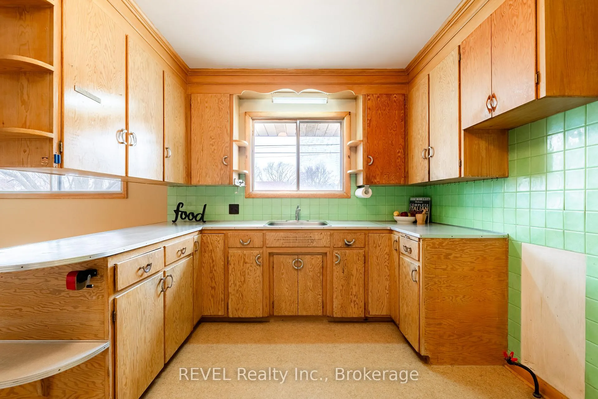 Photo 14 of 26 Mckenzie Street, St. Catharines, Bunting/Linwell — HOMEH