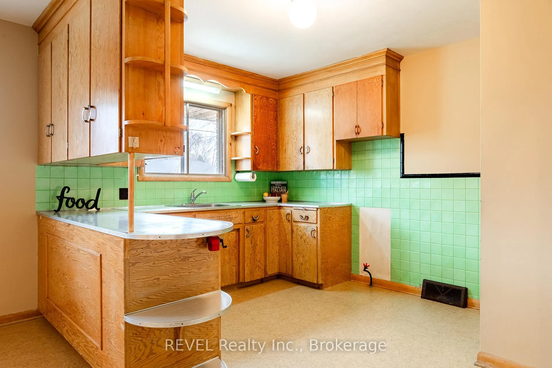 Photo 15 of 26 Mckenzie Street, St. Catharines, Bunting/Linwell — HOMEH