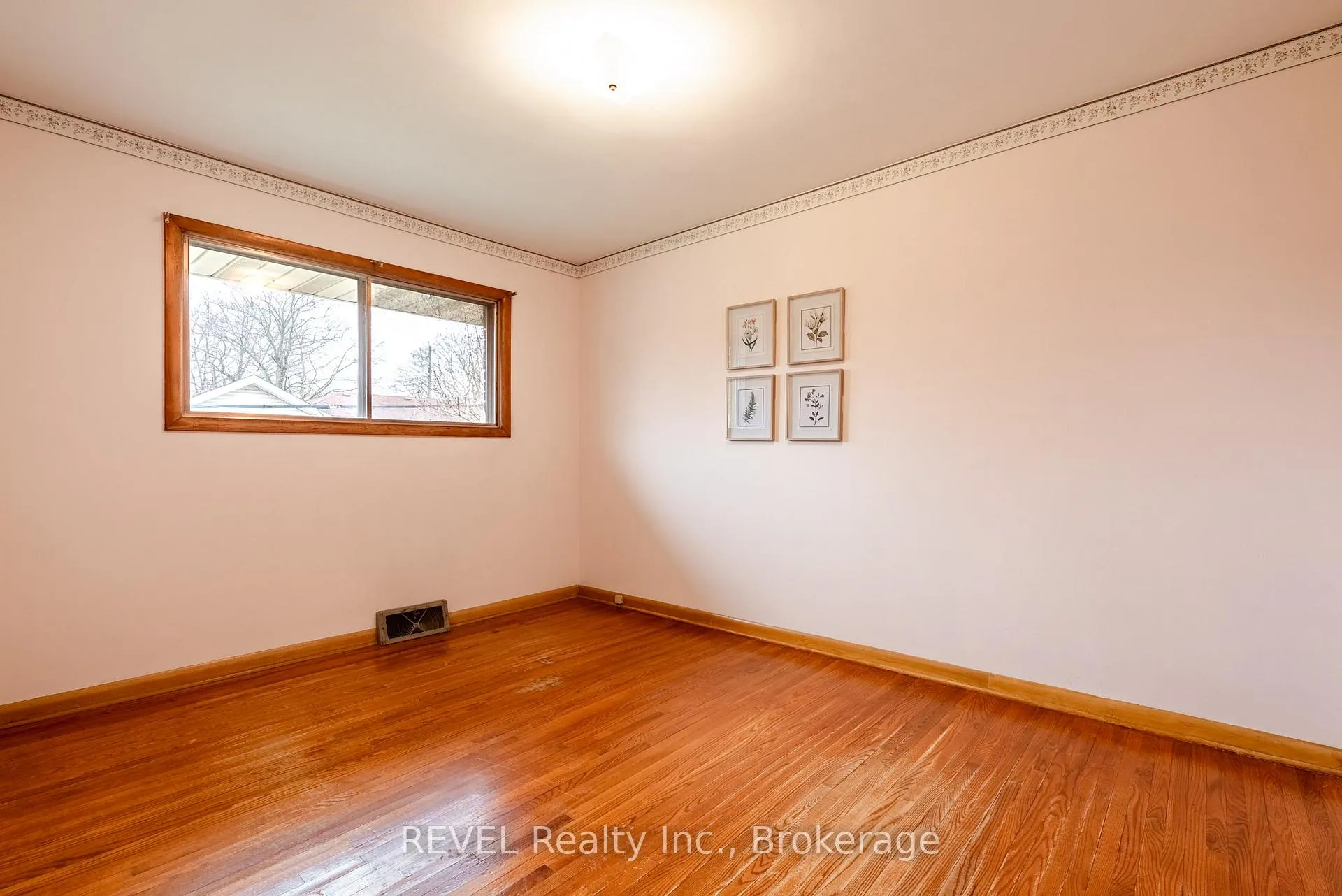 Photo 17 of 26 Mckenzie Street, St. Catharines, Bunting/Linwell — HOMEH