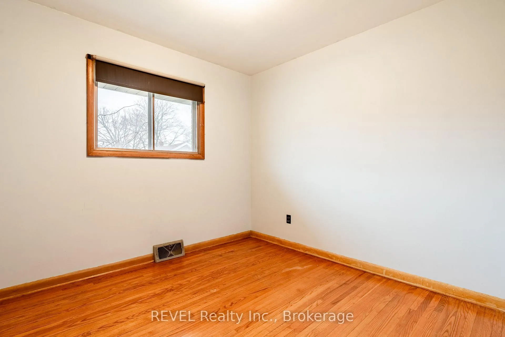 Photo 21 of 26 Mckenzie Street, St. Catharines, Bunting/Linwell — HOMEH