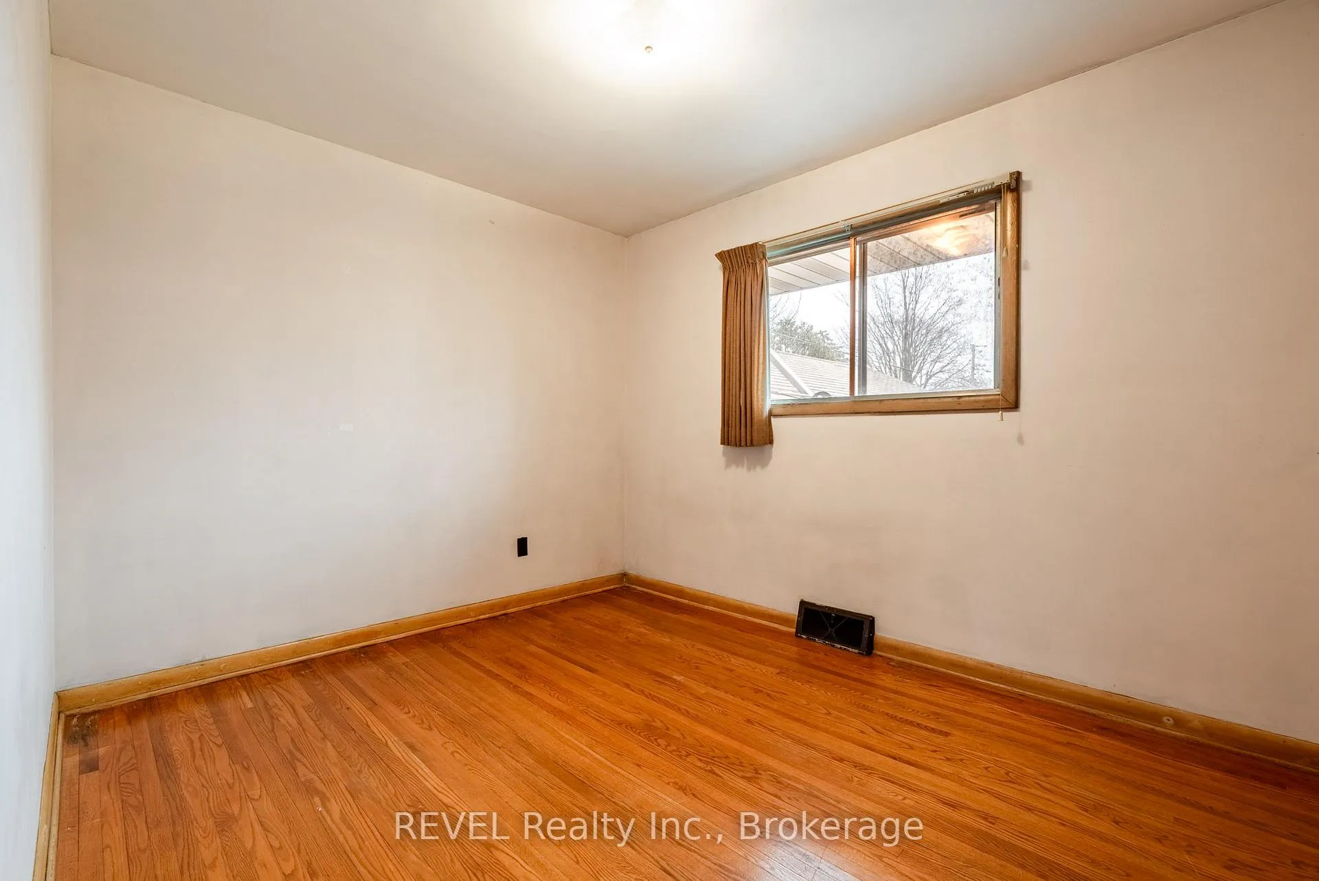 Photo 24 of 26 Mckenzie Street, St. Catharines, Bunting/Linwell — HOMEH