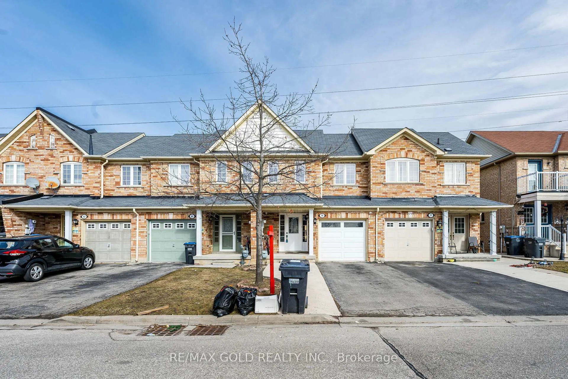 Photo 2 of 79 Roundstone Drive, Brampton, Credit Valley — HOMEH