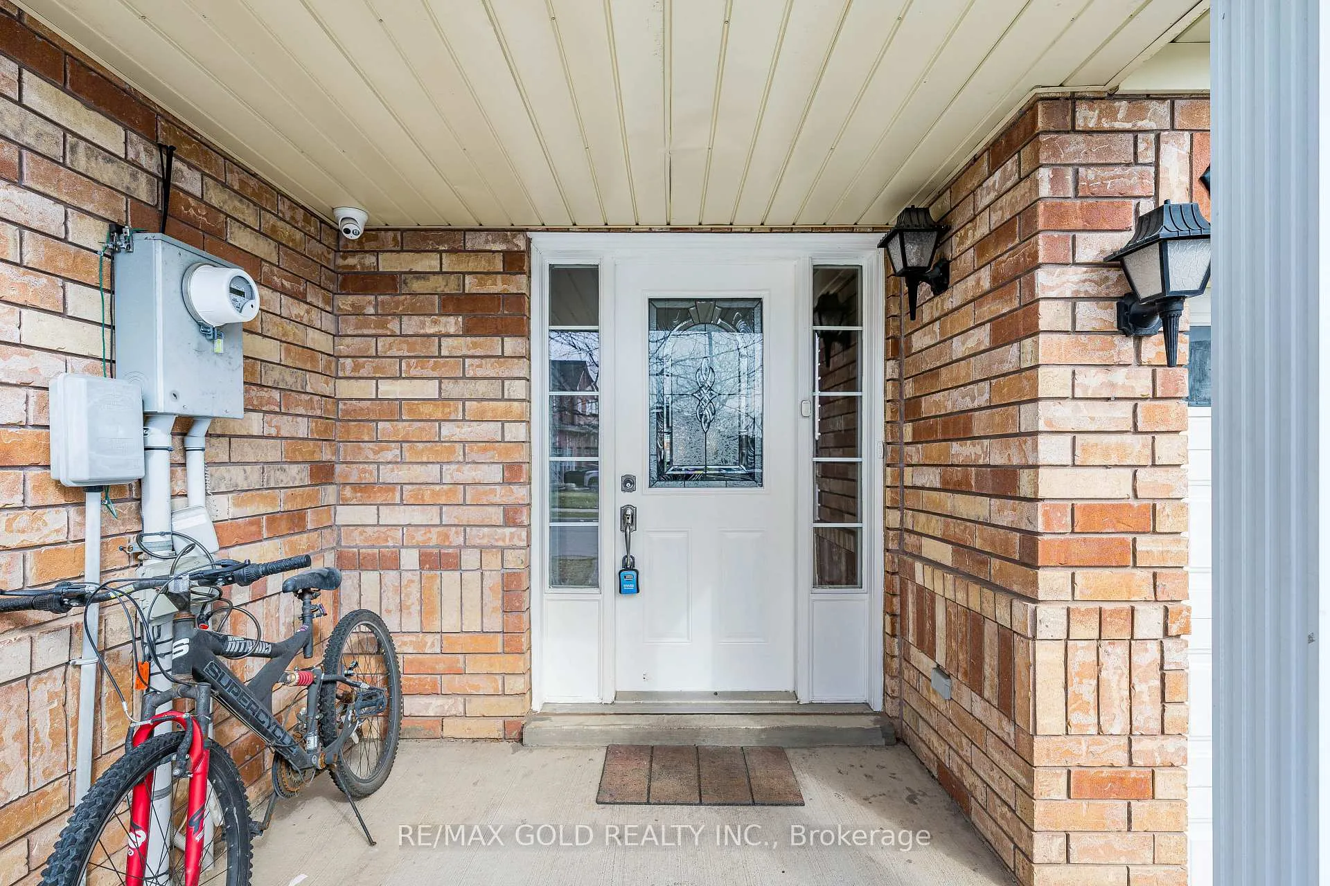 Photo 6 of 79 Roundstone Drive, Brampton, Credit Valley — HOMEH