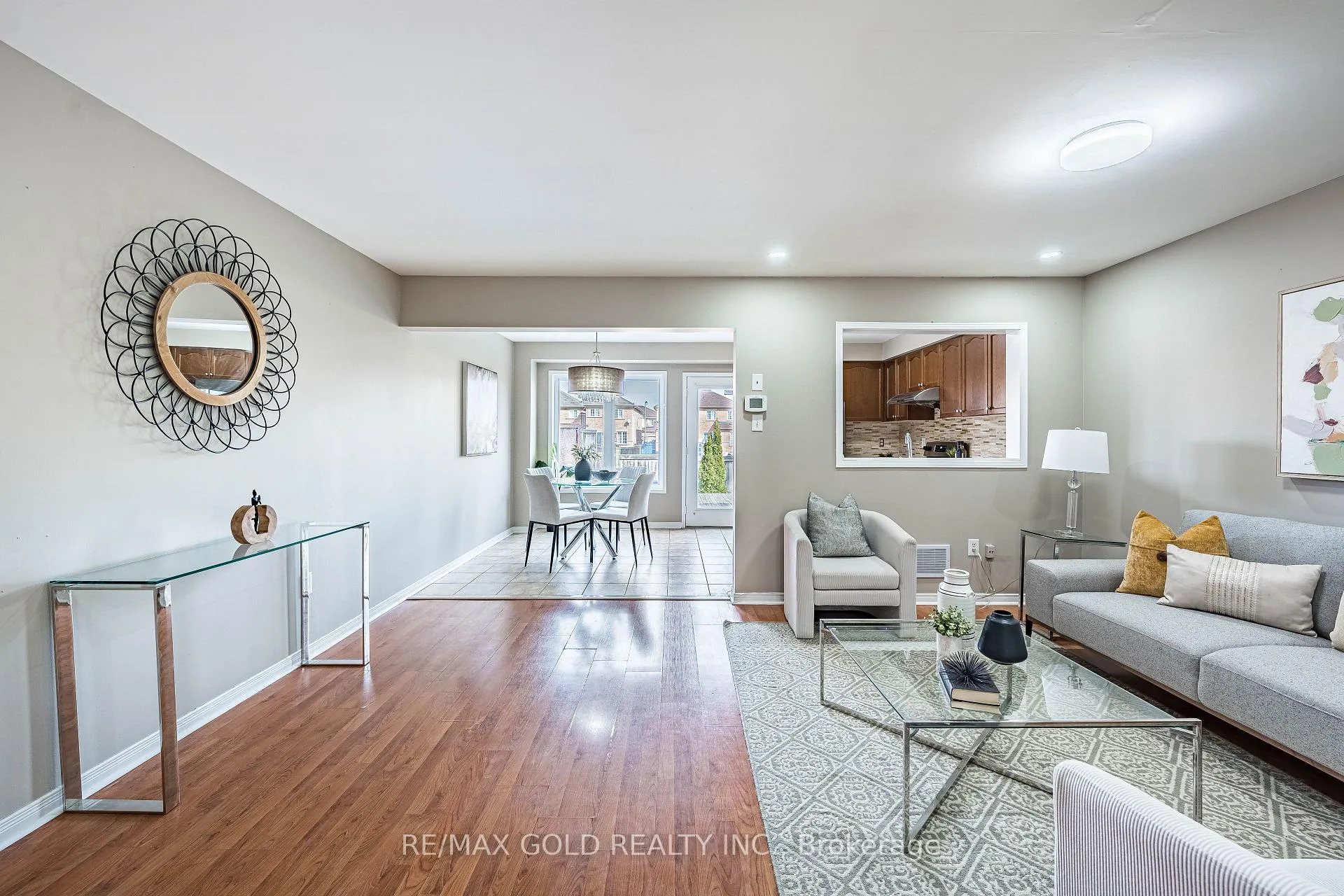 Photo 9 of 79 Roundstone Drive, Brampton, Credit Valley — HOMEH