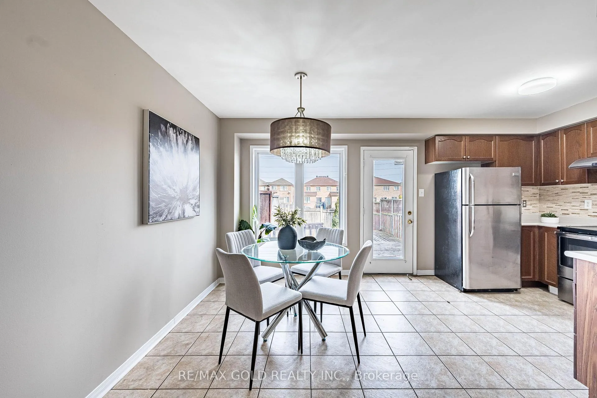 Photo 14 of 79 Roundstone Drive, Brampton, Credit Valley — HOMEH