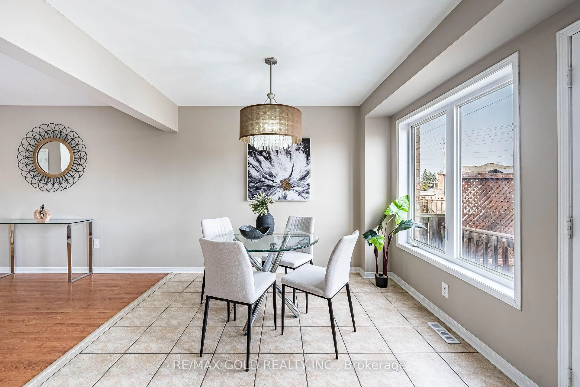 Photo 15 of 79 Roundstone Drive, Brampton, Credit Valley — HOMEH