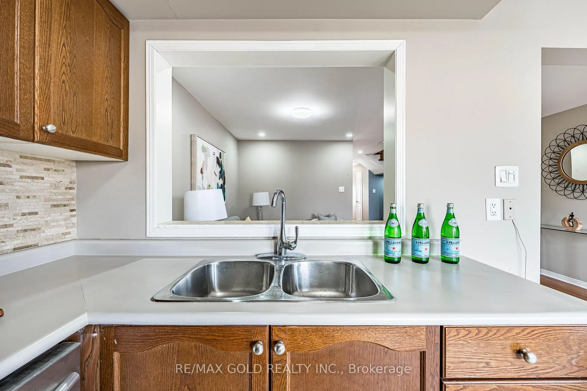 Photo 18 of 79 Roundstone Drive, Brampton, Credit Valley — HOMEH