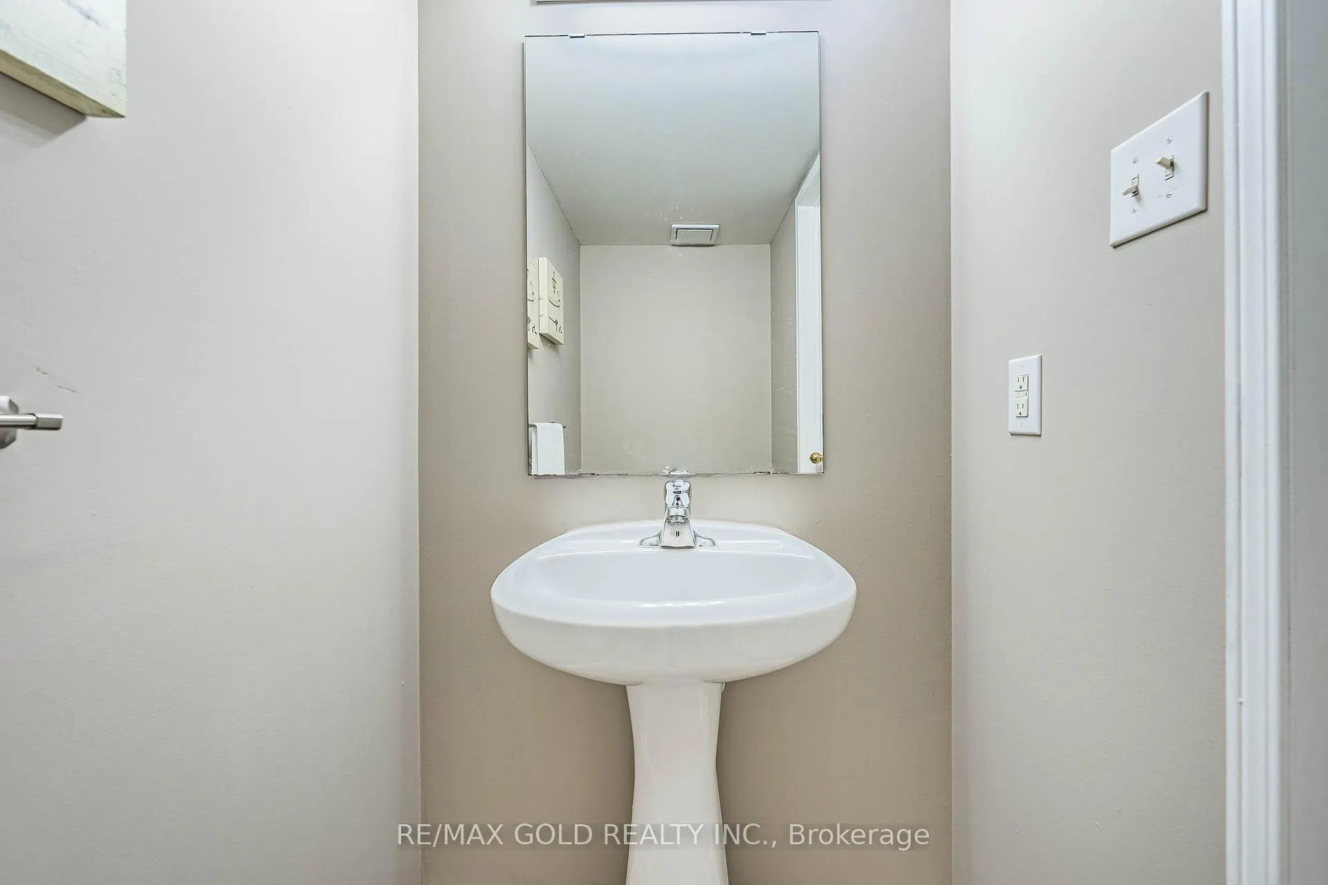 Photo 21 of 79 Roundstone Drive, Brampton, Credit Valley — HOMEH