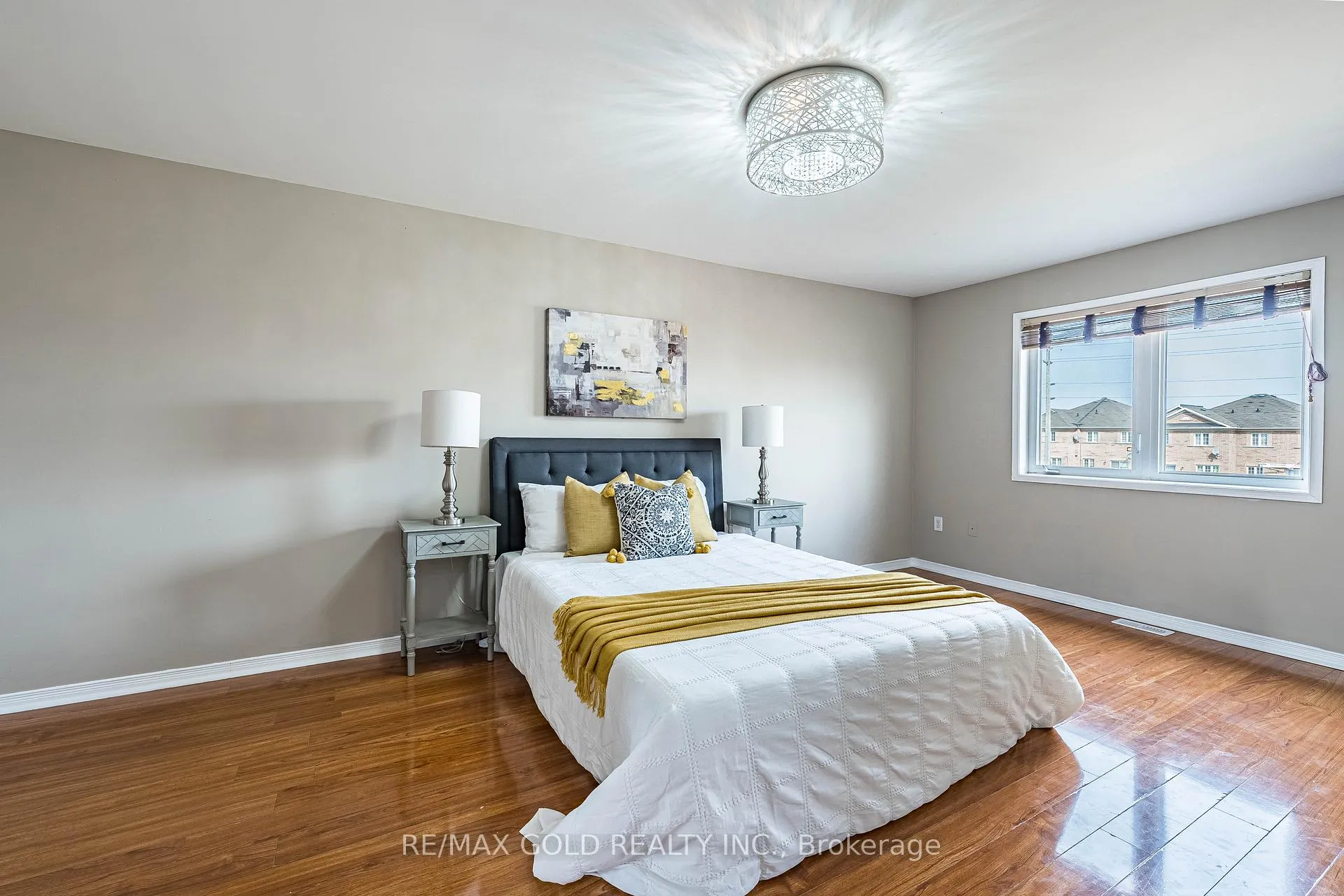 Photo 25 of 79 Roundstone Drive, Brampton, Credit Valley — HOMEH