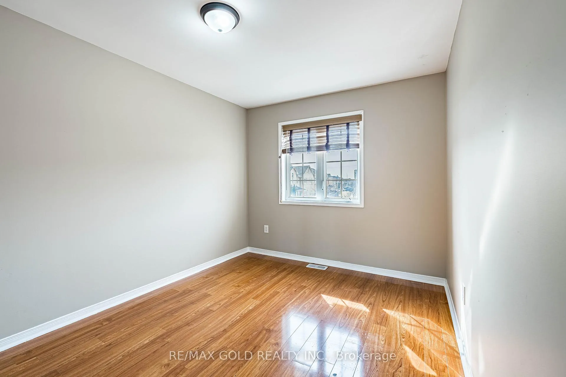 Photo 35 of 79 Roundstone Drive, Brampton, Credit Valley — HOMEH