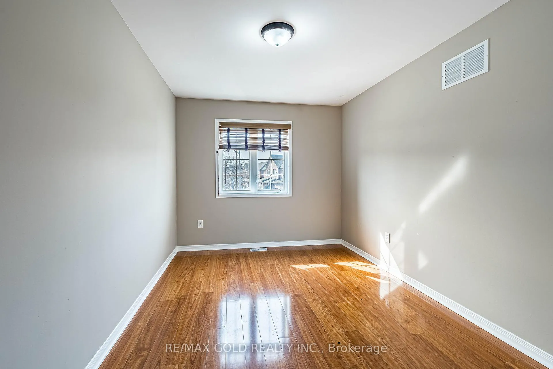 Photo 36 of 79 Roundstone Drive, Brampton, Credit Valley — HOMEH