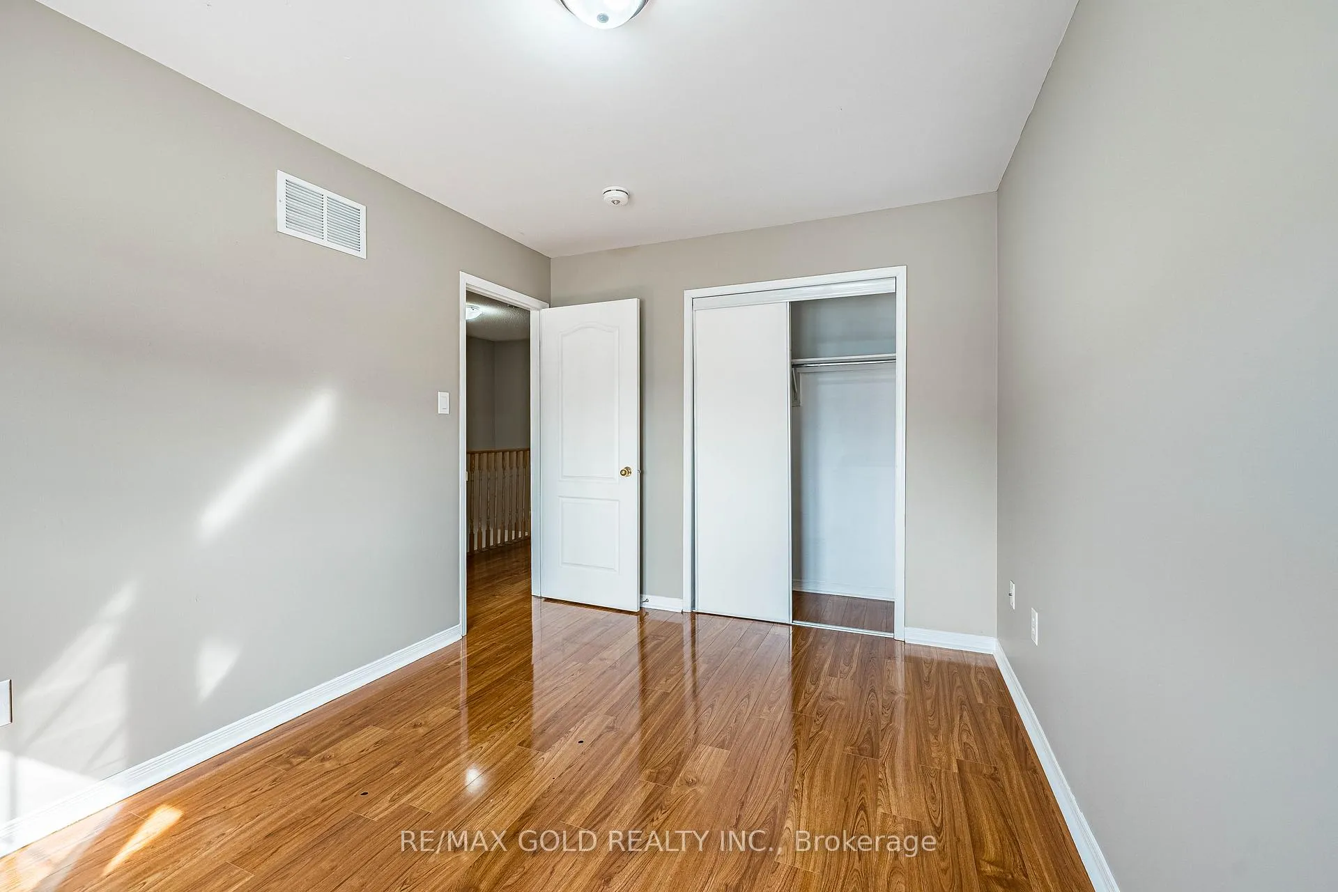 Photo 37 of 79 Roundstone Drive, Brampton, Credit Valley — HOMEH