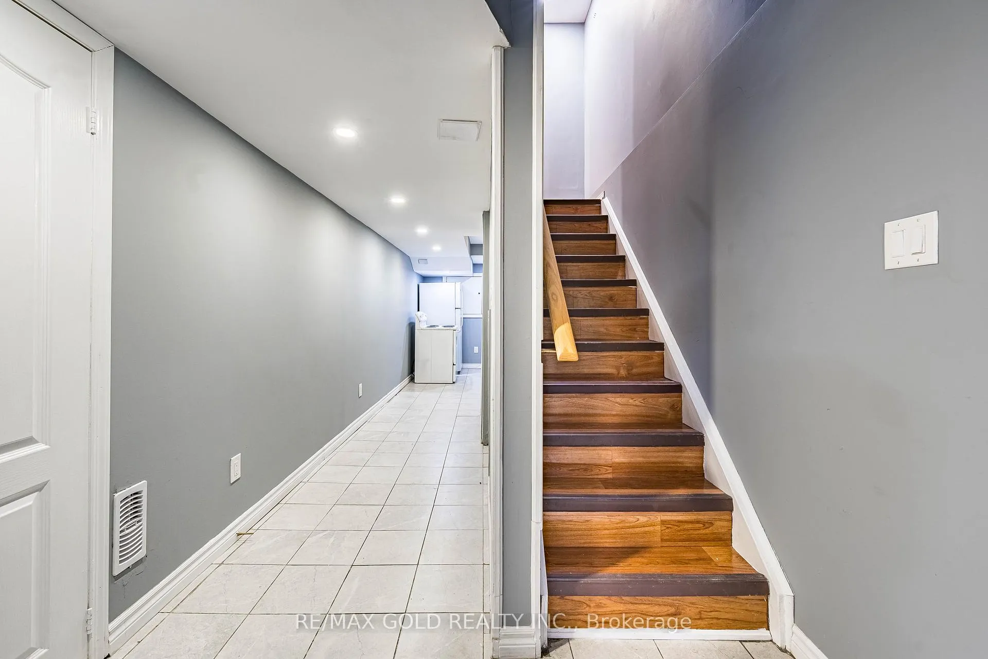 Photo 41 of 79 Roundstone Drive, Brampton, Credit Valley — HOMEH