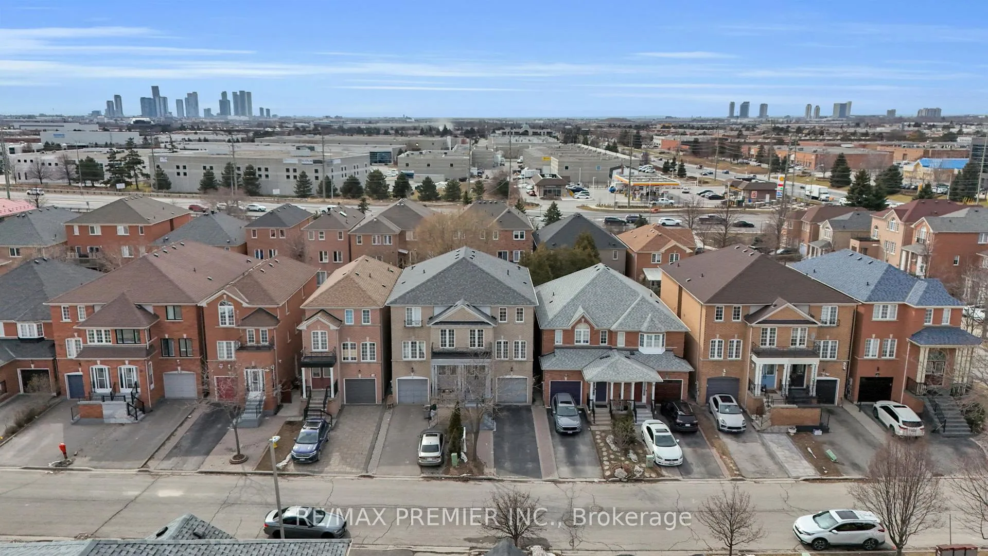 Photo 3 of 12 Yellowood Circle, Vaughan, Patterson — HOMEH