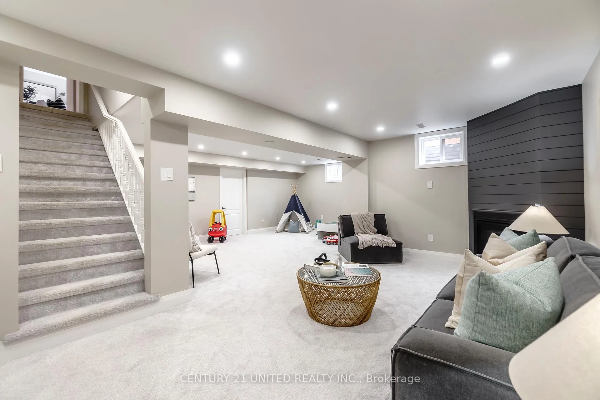 Photo 33 of 2112 Lorraine Drive, Peterborough, Northcrest Ward 5 — HOMEH
