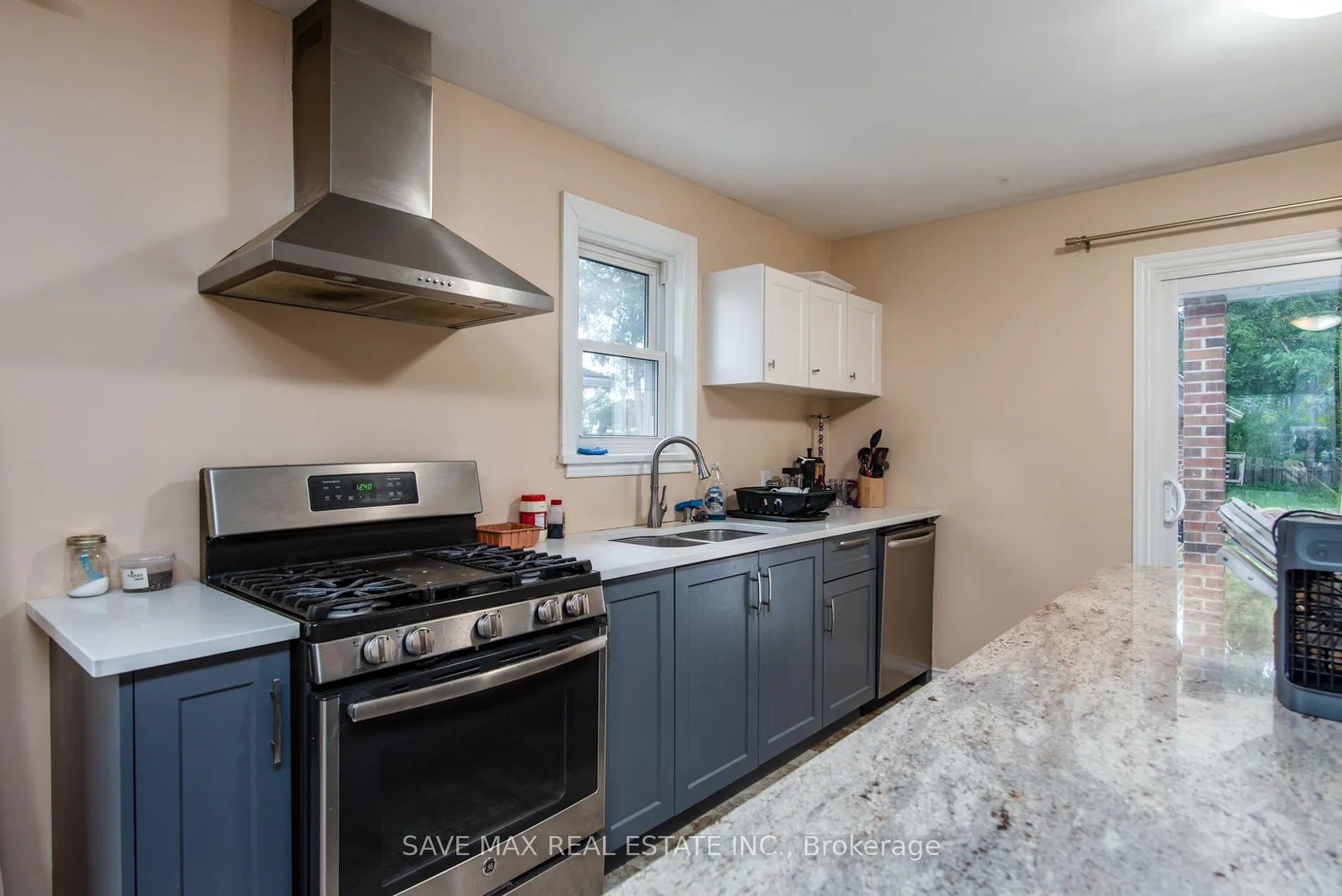 Photo 11 of 467 Stirling Avenue S, Kitchener — HOMEH