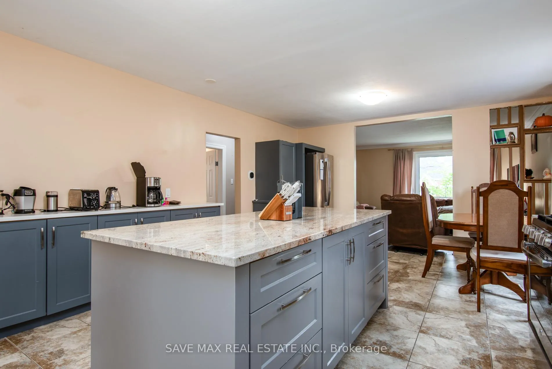 Photo 13 of 467 Stirling Avenue S, Kitchener — HOMEH
